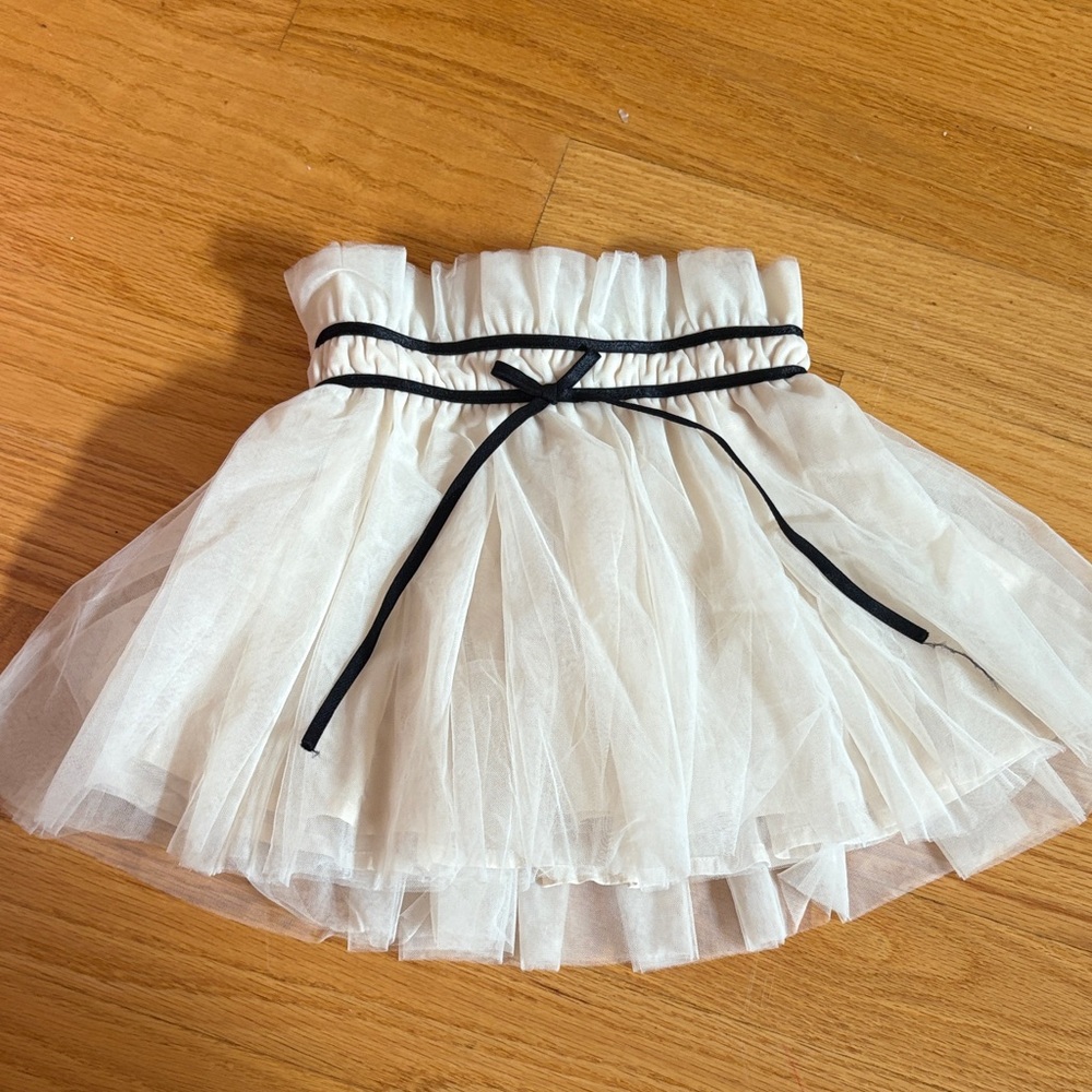 Marais Sky Elegant  Cream/Light Beige  Tulle Skirt with Black Ribbon. Size 5/6